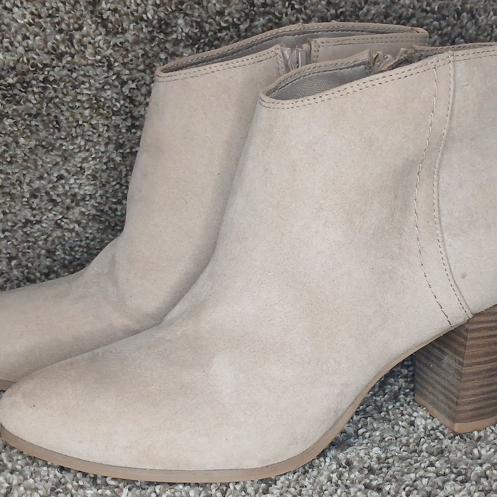 Women's Tan Old Navy Ankle Boots Size 8